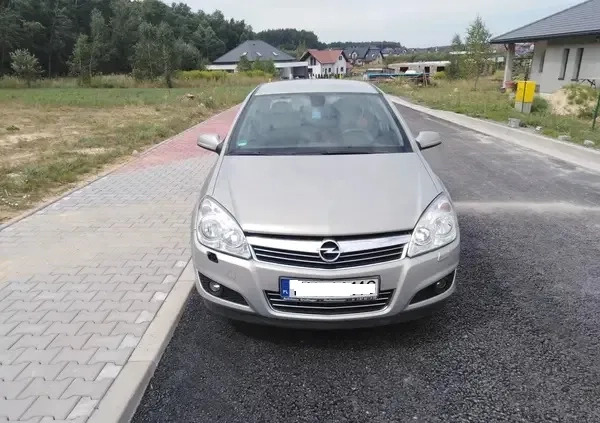 Opel Astra cena 13750 przebieg: 318700, rok produkcji 2009 z Kielce małe 277